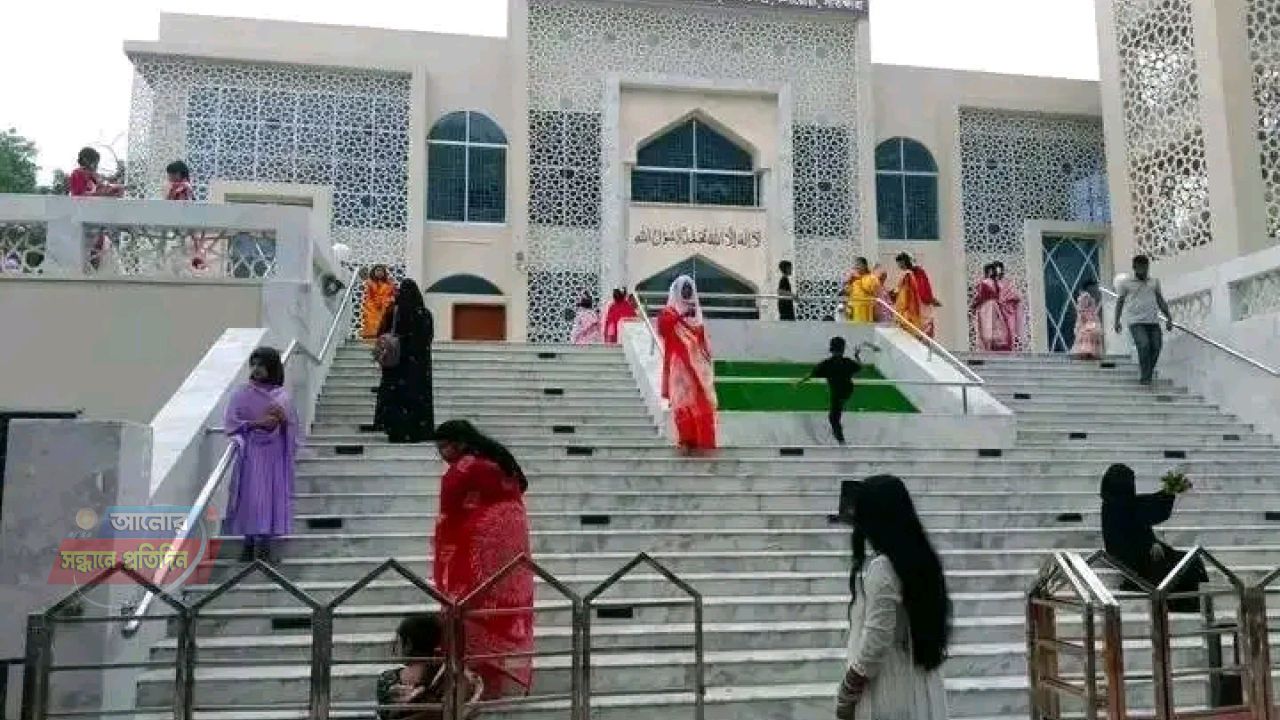 মসজিদে বৈশাখী মেলা! পবিত্রতা নাকি উৎসব—তীব্র বিতর্কে সরগরম এলাকা